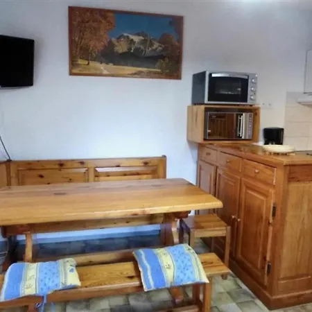 Studio-cabine Situe Au Calme Avec Parking Couvert, 5 Couchages Apartment *